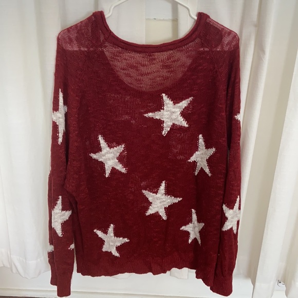 Maroon star sweater (light weight) - Picture 2 of 2